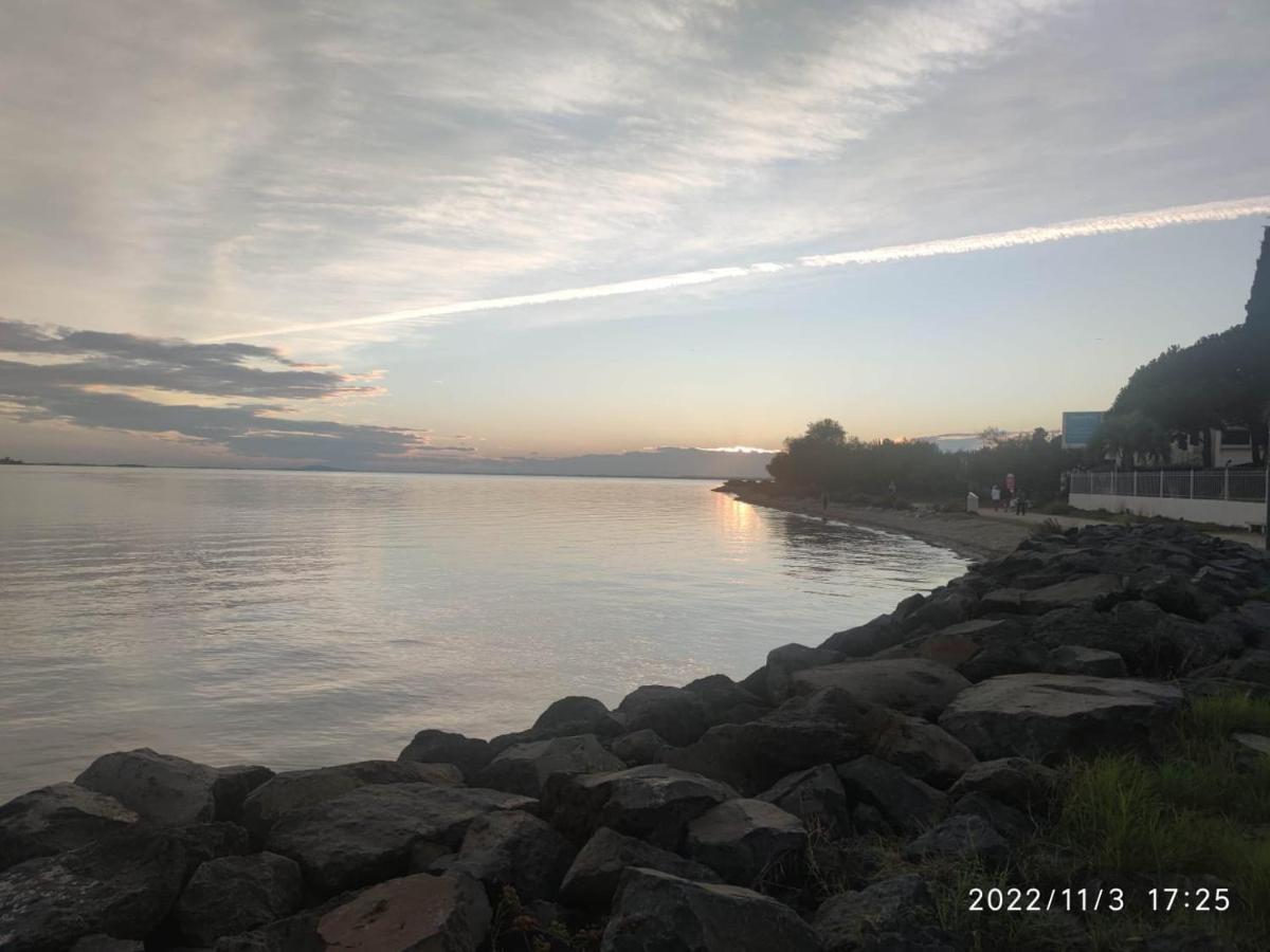 T2 Clim Avec Terrasse Et Place De Parking Privative Balaruc-les-Bains Luaran gambar